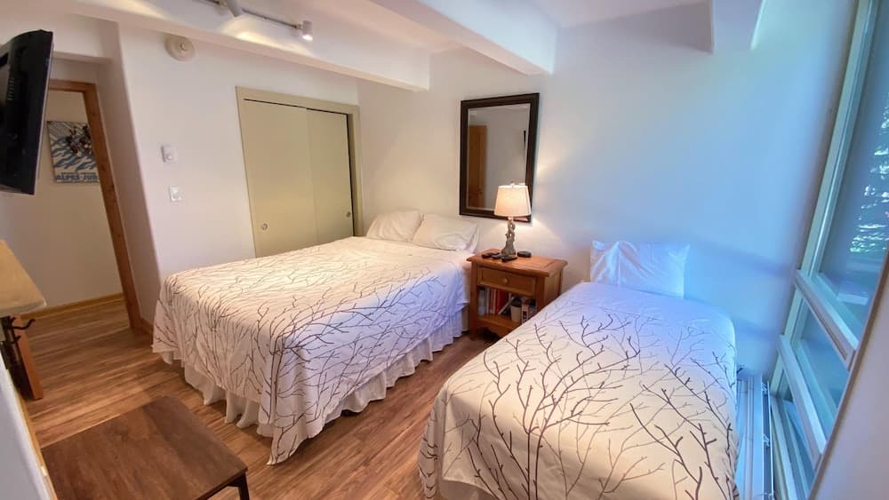 #101 Vail International