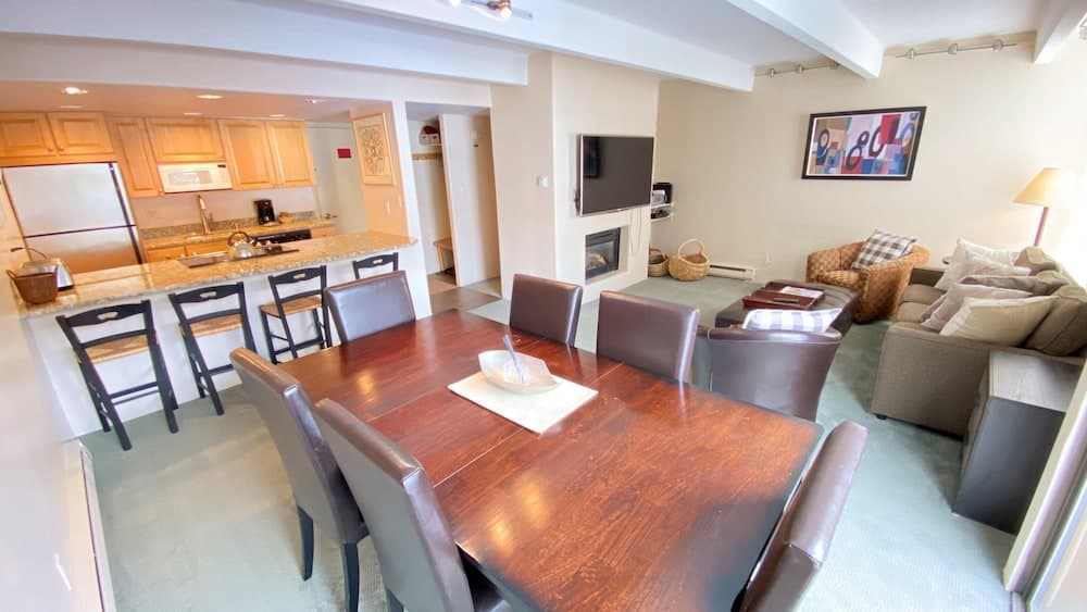 #207 Vail International