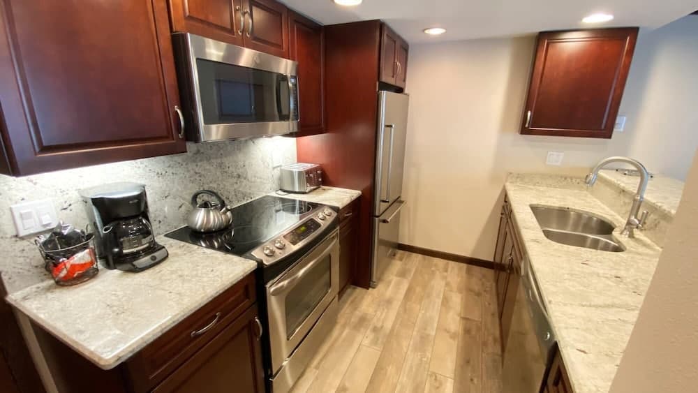 #108 Vail International