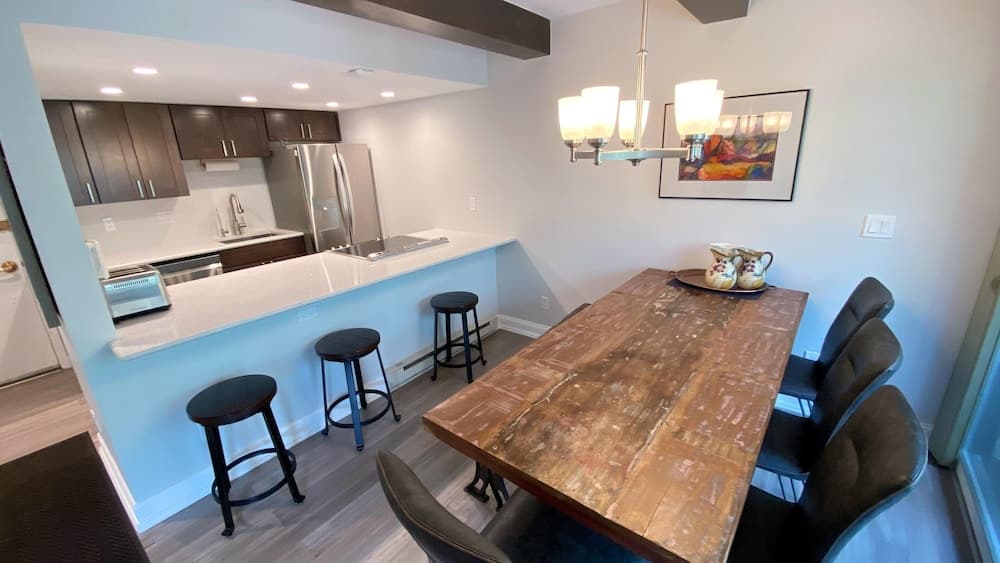 #301 Vail International