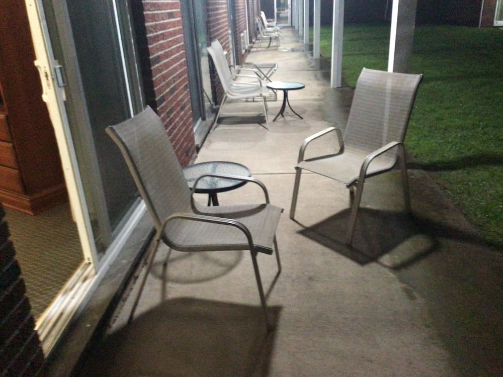 Colonial Brick Inn & Suites