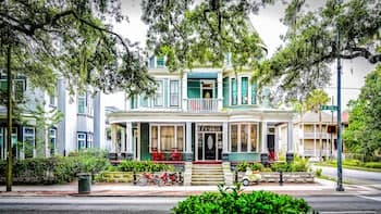 Isetta Inn (Boutique Hostel)