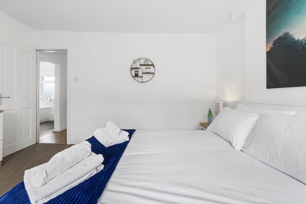 Village Cwtch Whitchurch Apartment