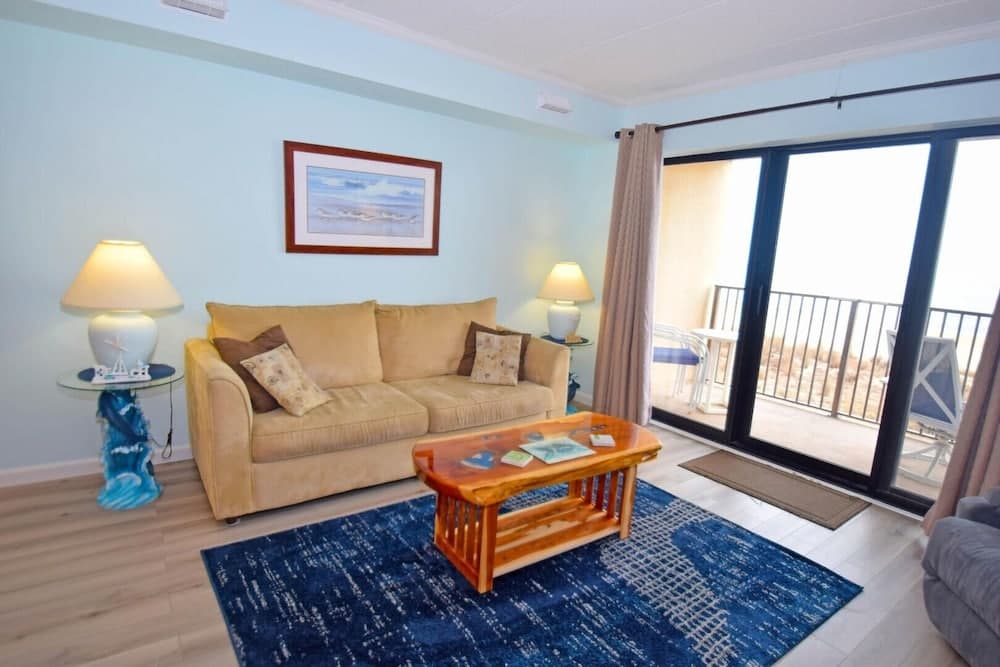 Marigot Beach 207 1 Bedroom Condo by RedAwning