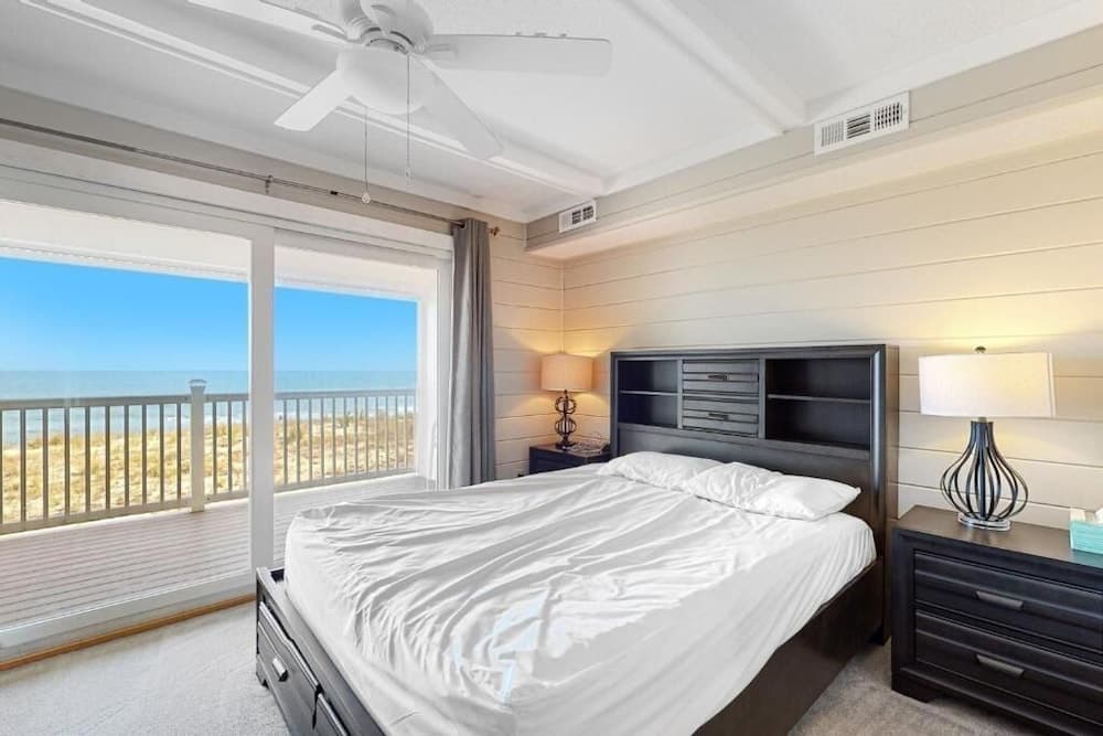 Pilot House 5 4 Bedroom Townhouse by RedAwning