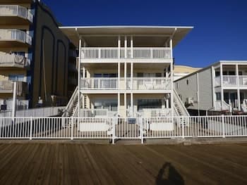 Alameda 5 2 Bedroom Condo by Redawning