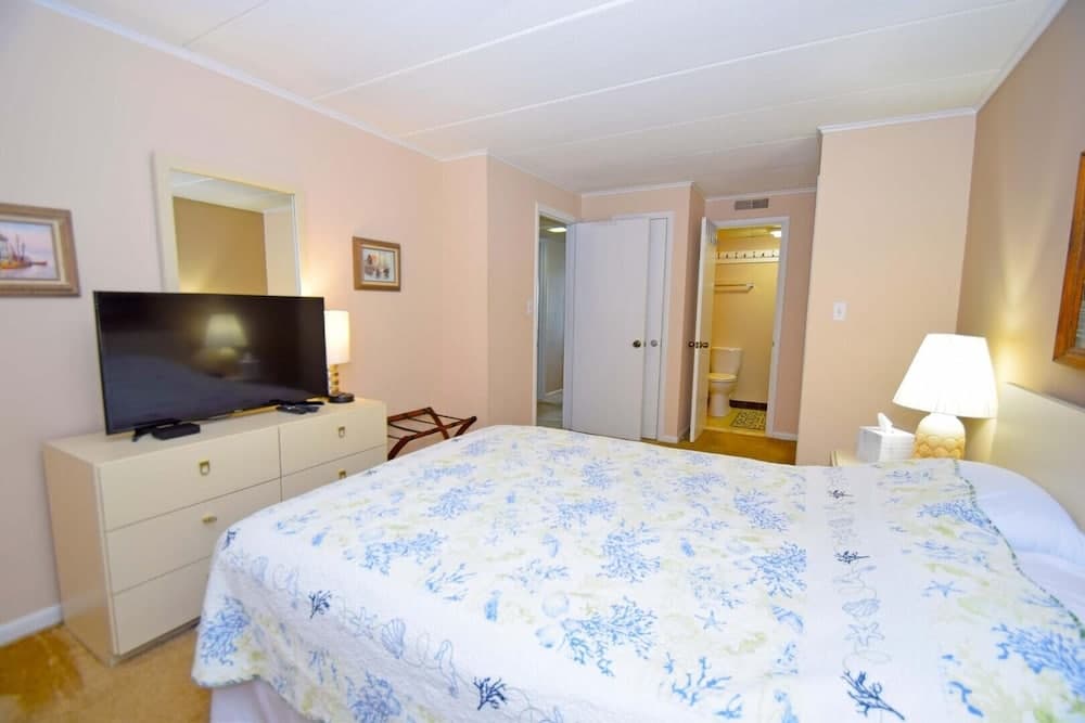 Thunder Island 16a 2 Bedroom Condo by RedAwning