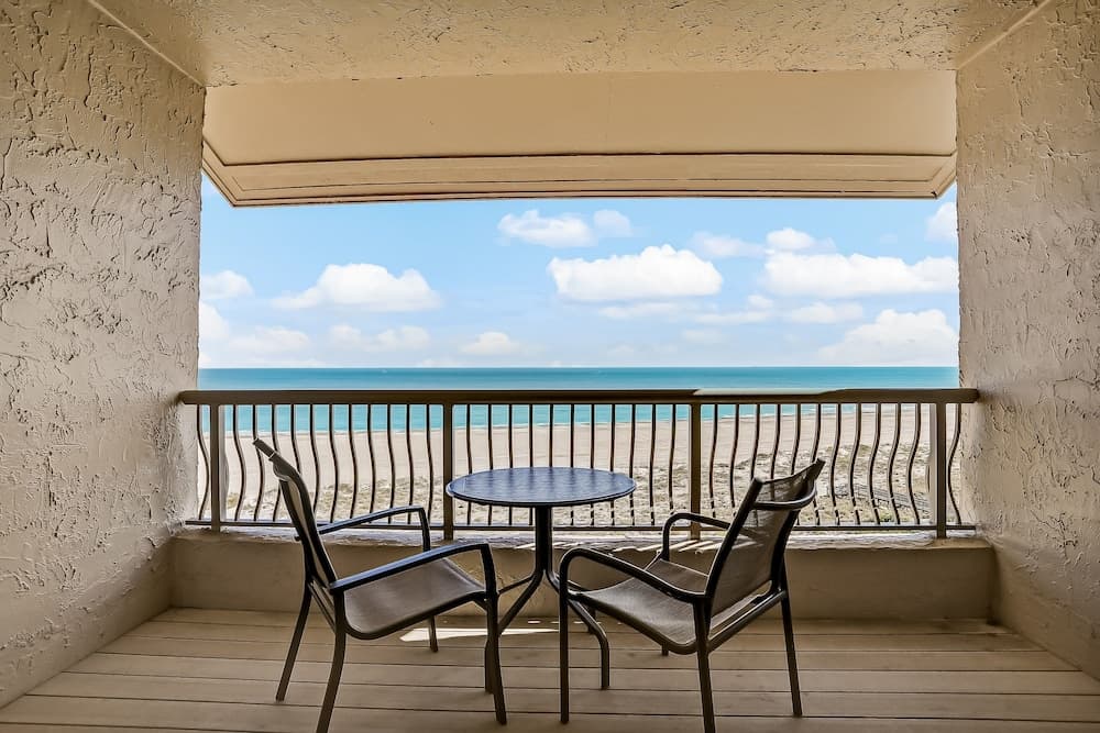 328 Sandcastle 1 Bedroom Condo by Redawning