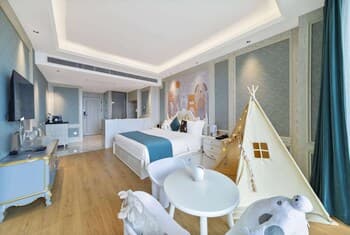 Howard Johnson by Wyndham Lake Serenity Hot Springs Xichang