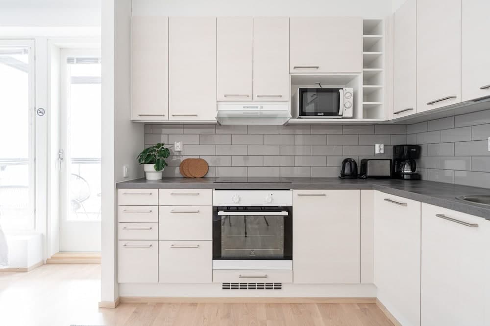 1BR & Balcony next to Railway Station in Downtown