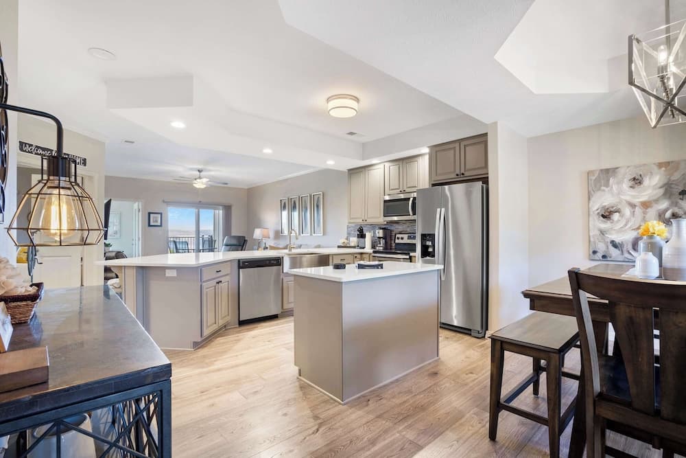 Majestic View Getaway w/ Beautiful Lake Views!