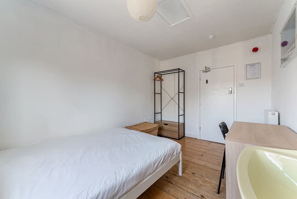 Westbourne Place Townhouse - by Clifton Short Lets