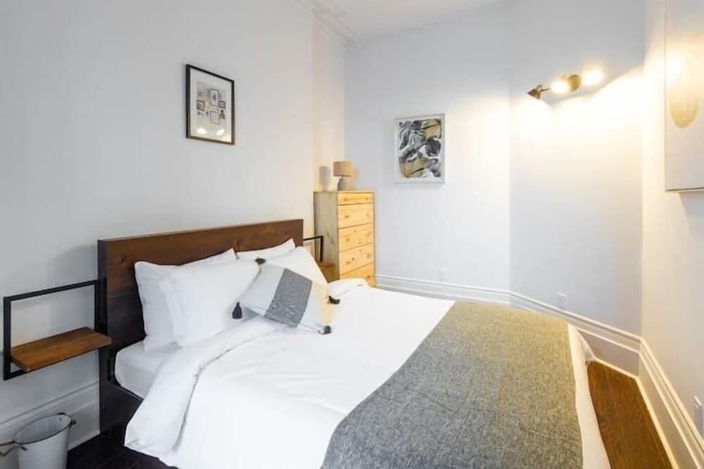 Remparts 2 Bed w Private Terrace & Sauna