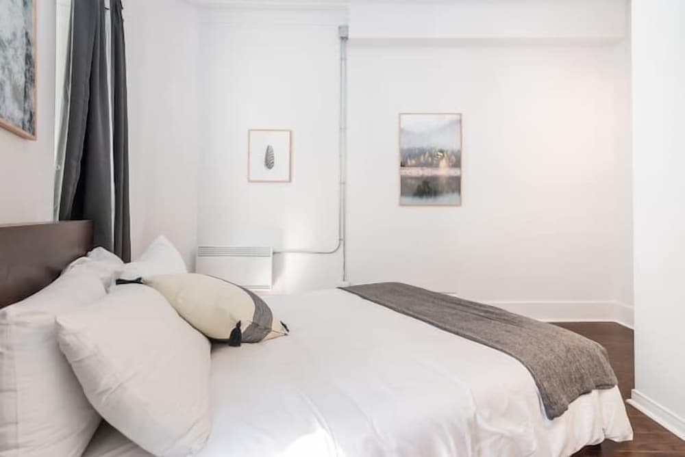 Remparts 2 Bed w Private Terrace & Sauna