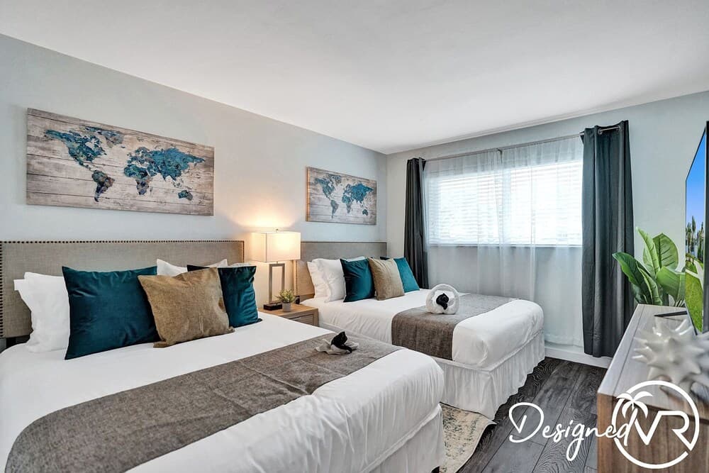 Modern 5BR with Private Heated Pool