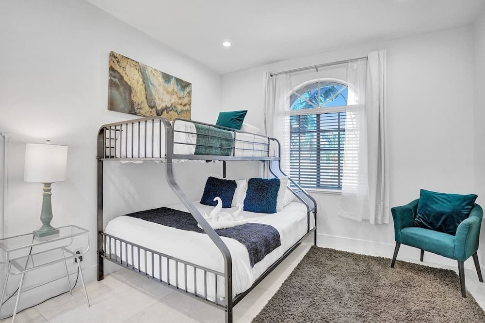 4BR Hollywood Beach Home with Pool