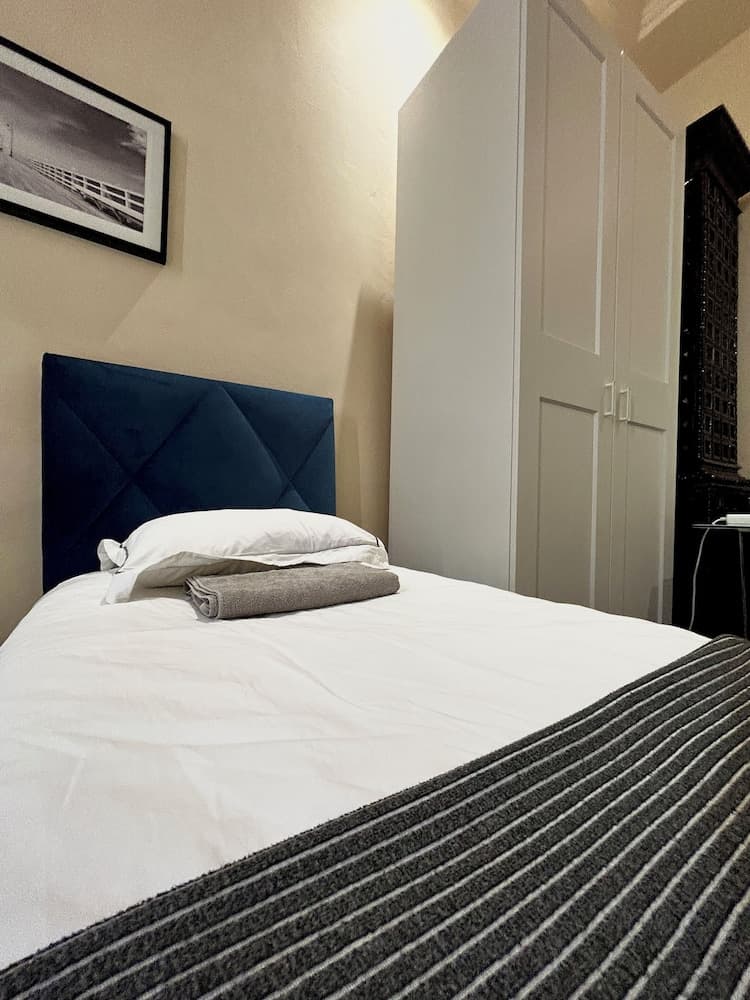 AMEN Aparthotel Curie 8