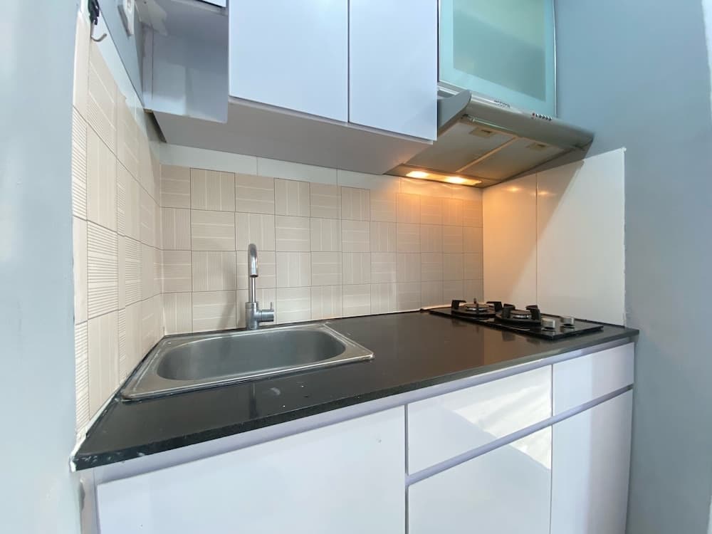 Homey And Cozy 1Br Apartment With Pool View At Gateway Pasteur