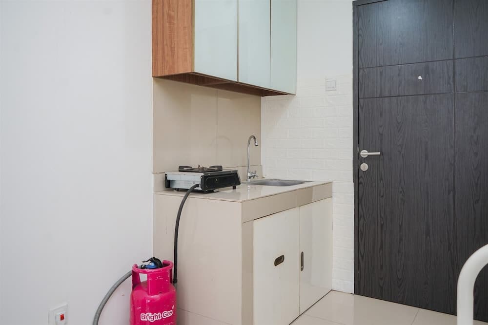 Comfort And Cozy Stay Studio Room At Baileys Apartment