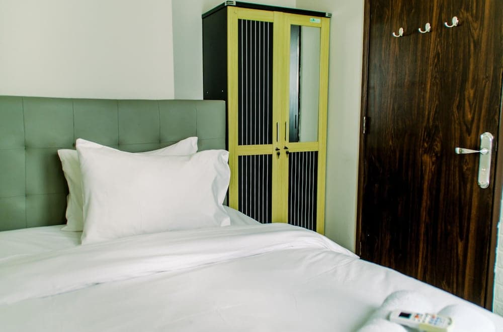 Restful And Comfy 2Br At Serpong Greenview Apartment