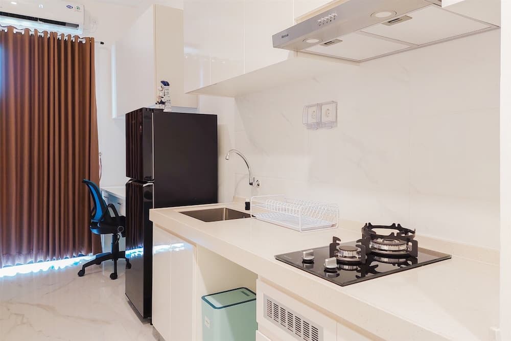 Cozy Living Studio Room At Sky House Bsd Apartment