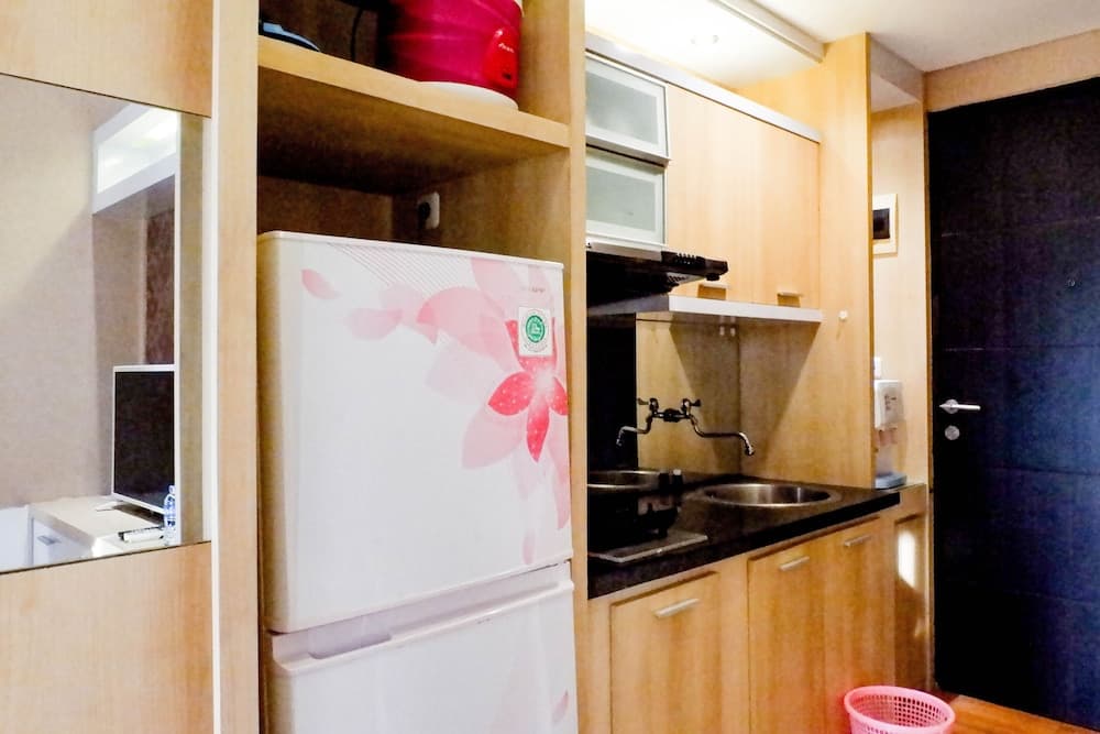 Calm And Relaxing Studio At Puri Mas Apartment