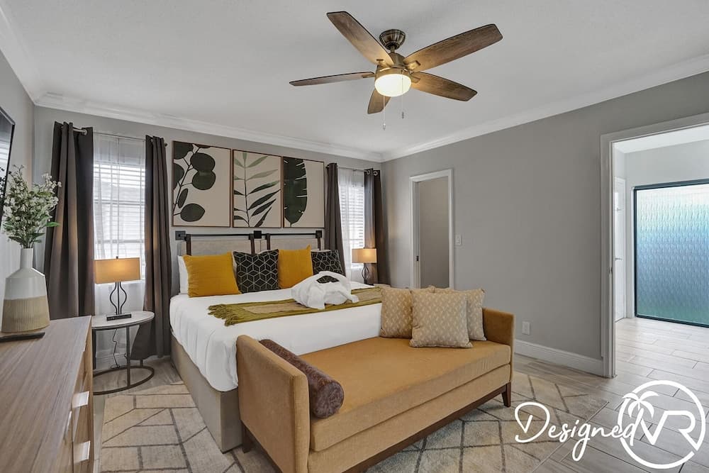 Family vacation 5 Br with Heated Pool