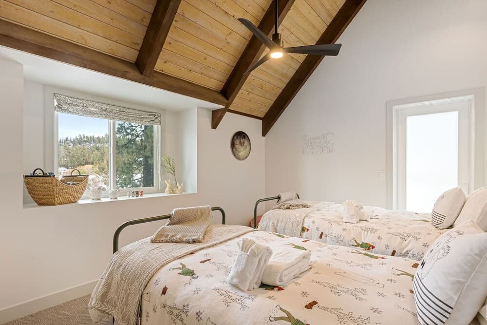 21 - Black Forest Lodge 3 Bedroom Home by Redawning