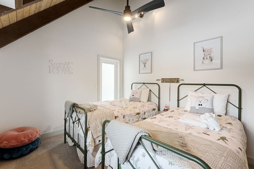 21 - Black Forest Lodge 3 Bedroom Home by Redawning