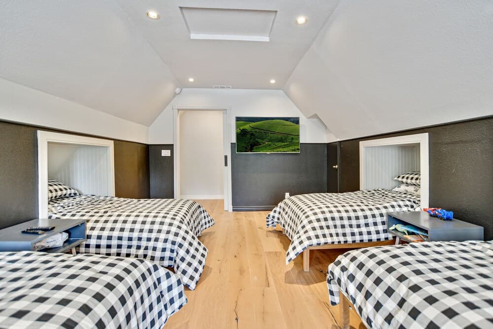 13 - Alpine Luxury Retreat 5 Bedroom Home by Redawning