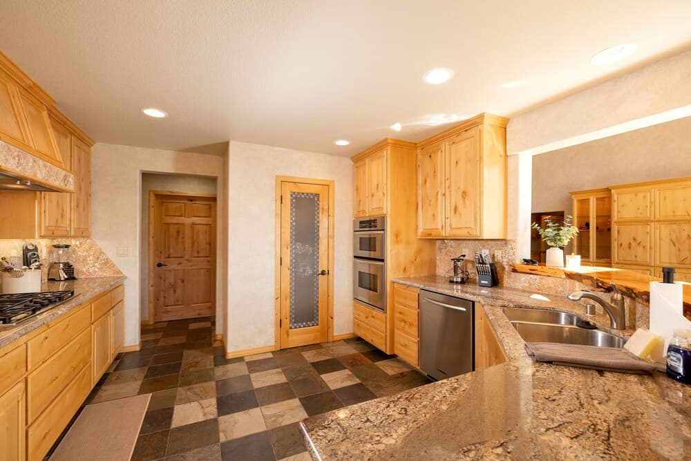 27 - Castle Rock Retreat 3 Bedroom Home by Redawning