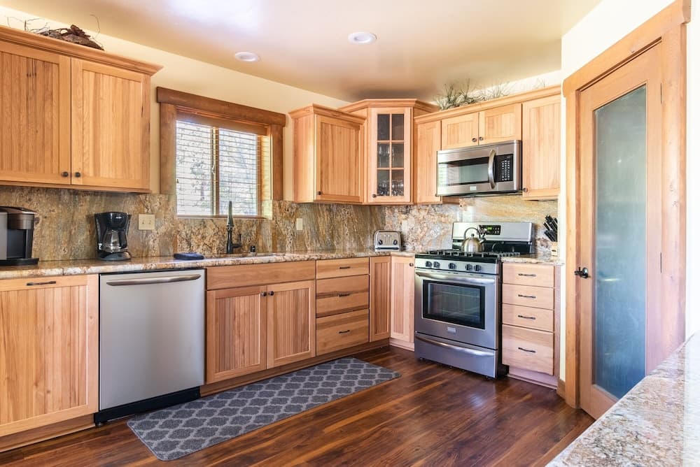 48 - Whispering Aspen Lodge 3 Bedroom Home by Redawning