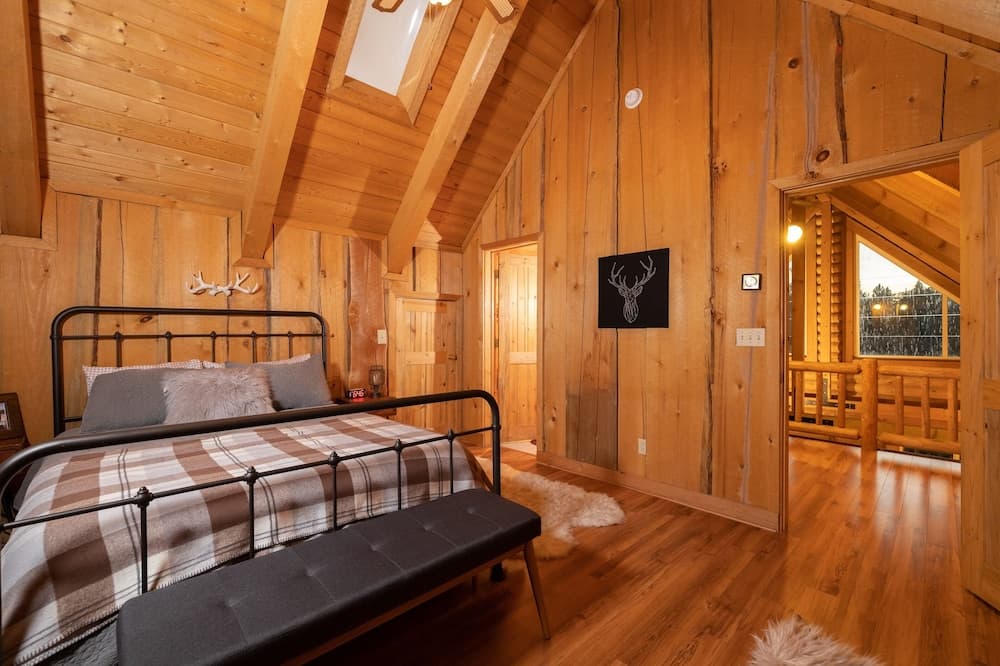 19 - Moonlight Ridge 3 Bedroom Home by RedAwning