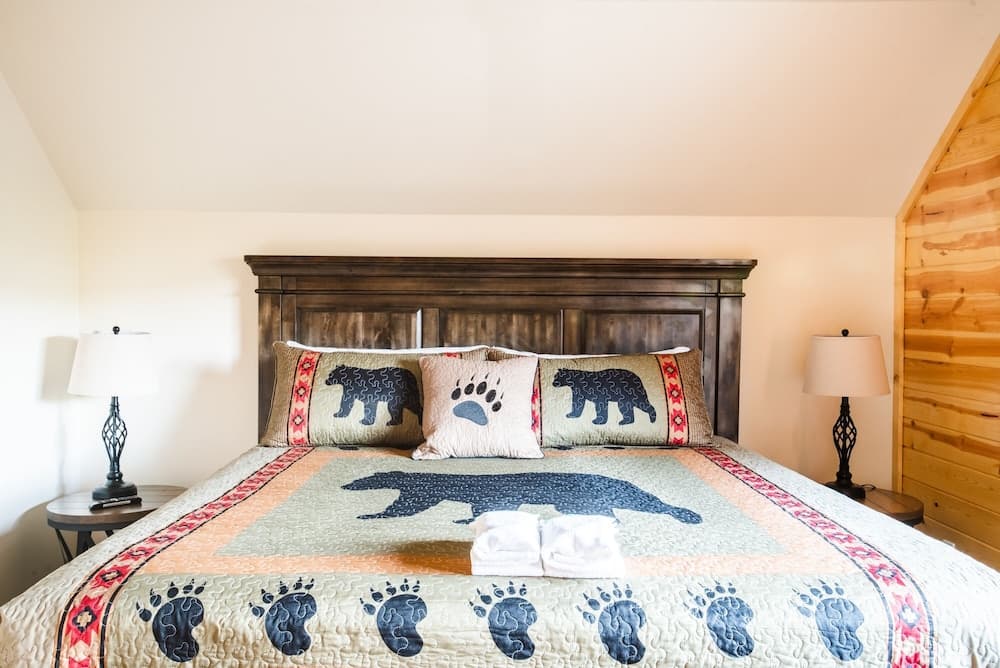 49 - Fawn Trail Lodge 3 Bedroom Home by Redawning