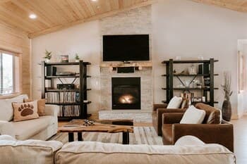 28 - Bearfoot Chalet 3 Bedroom Home by Redawning