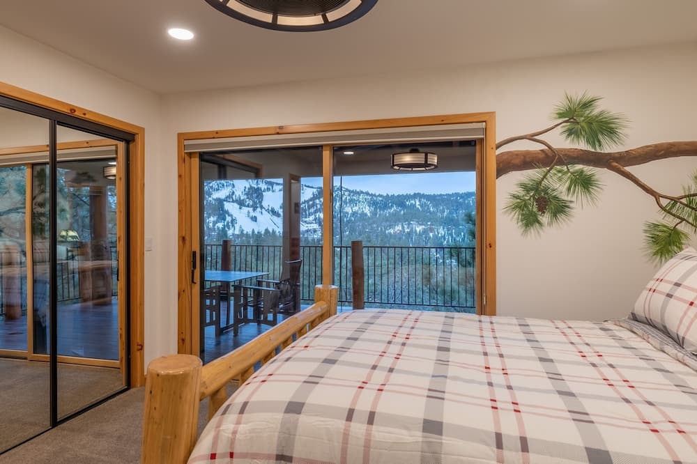 38 - Cooper's Hideaway 5 Bedroom Home by Redawning