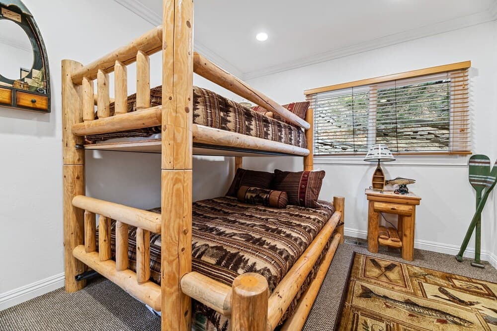 31 - Serenity Pines 4 Bedroom Home by Redawning