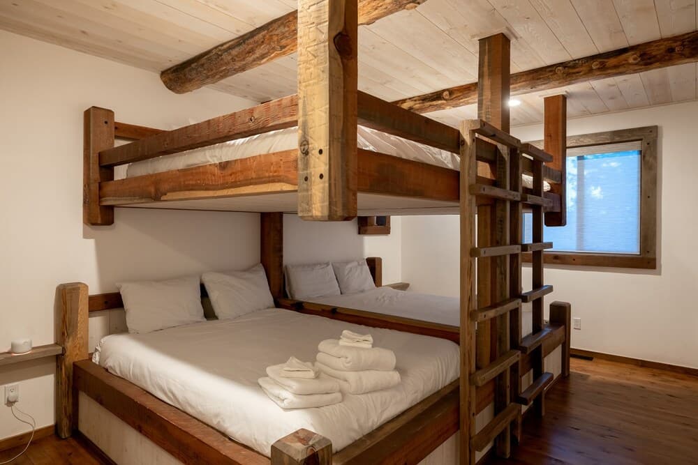 18 - Ponderosa Peak 5 Bedroom Home by Redawning