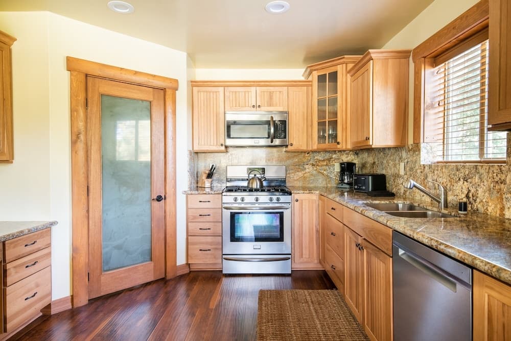 48 - Whispering Pines Lodge 3 Bedroom Home by Redawning