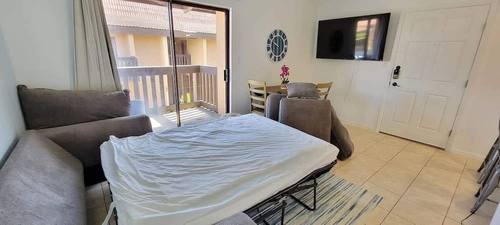 Tiki 1 Bedroom Home by RedAwning