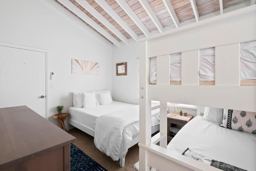 Beachfront White Palm Villa - Tar Bay