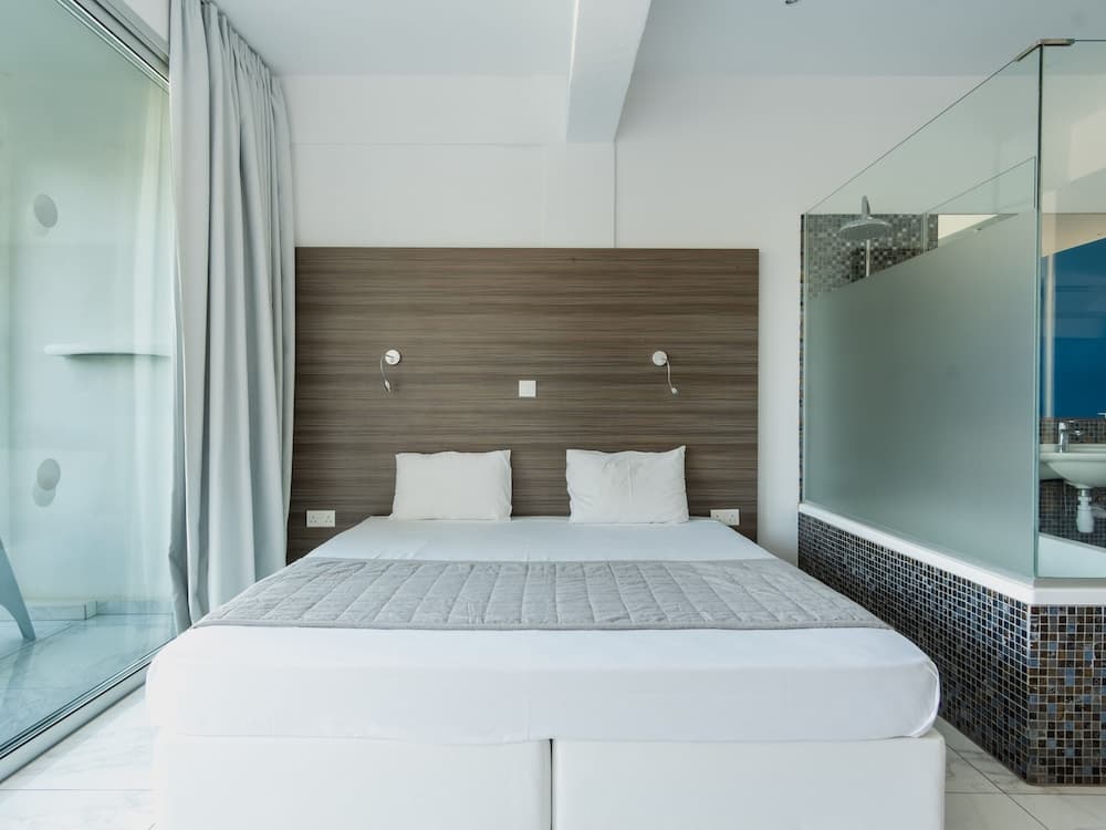 Sanders Rio Gardens - Well-planned Studio With Shared Pool and Terrace