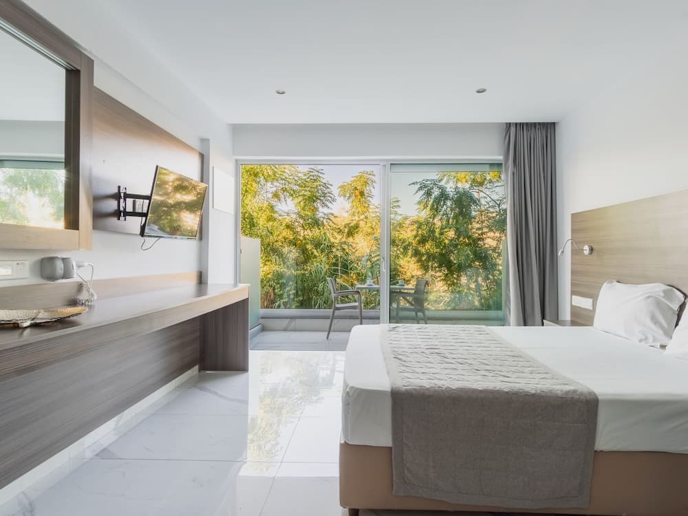 Sanders Rio Gardens - Ideally Planned Studio With Shared Pool and Balcony