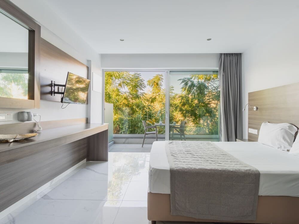 Sanders Rio Gardens - Delightful Studio With Shared Pool and Balcony