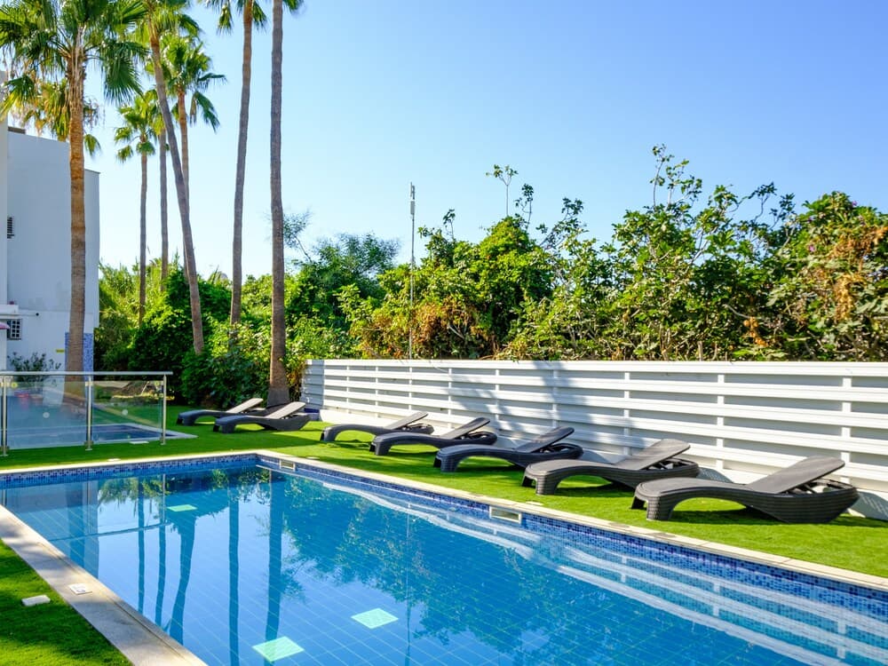 Sanders Rio Gardens - Pleasant 1-bedroom Apartment With Shared Pool and Balcony