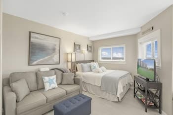 Charming Condo on White Sands of Fort Morgan With Multiple Pools and hot Tubs