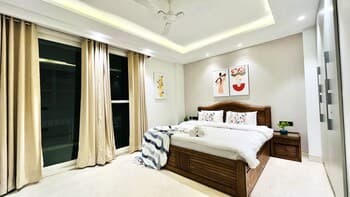 BluO 3BHK - DLF Galleria | BathTub, Balcony
