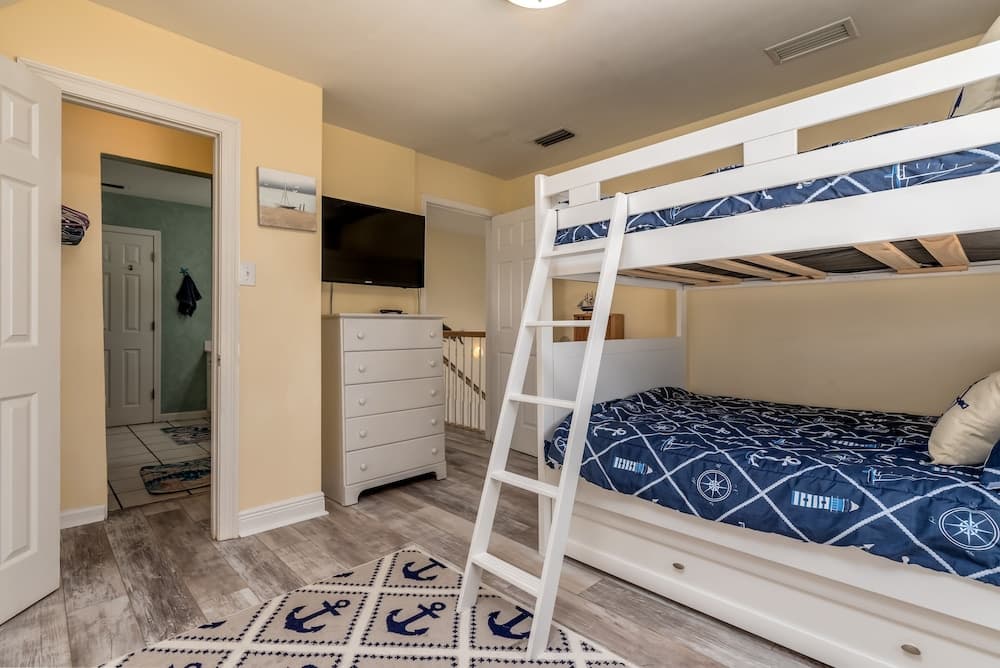 The Boat House - 106 Westward Ho 4 Bedroom Home by RedAwning