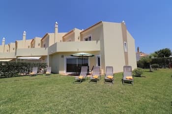 3-bed Townhouse With Pool in Albufeira Balaia