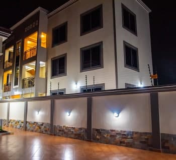 Captivating 1-bed Apartment in Tema, com 25